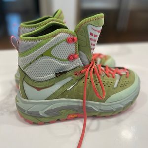 HOKA One One Vibram Hiking Boot, size 8, Green/Pink